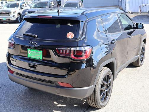 Diamond Black Crystal Pearlcoat 2026 Jeep Compass Sport