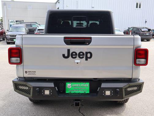 Silver Zynith Clearcoat 2024 Jeep Gladiator Sport
