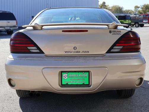 2004 Pontiac Grand Am SE1
