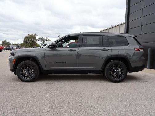 Sting-Gray Clearcoat 2027 Jeep Grand Cherokee L Laredo