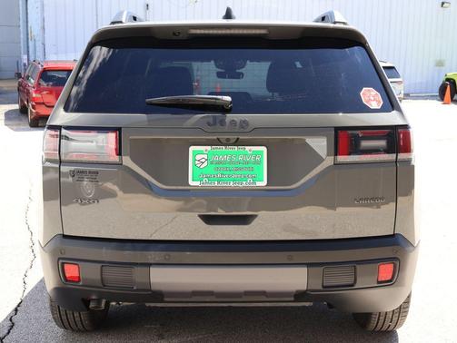 Sting-Gray Clearcoat 2026 Jeep Cherokee Laredo 4x4