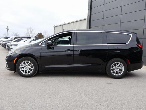 2025 Chrysler Pacifica L
