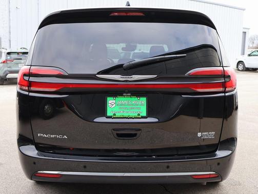 2025 Chrysler Pacifica L