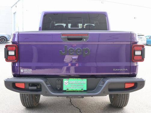 2026 Jeep Gladiator Sahara 4x4