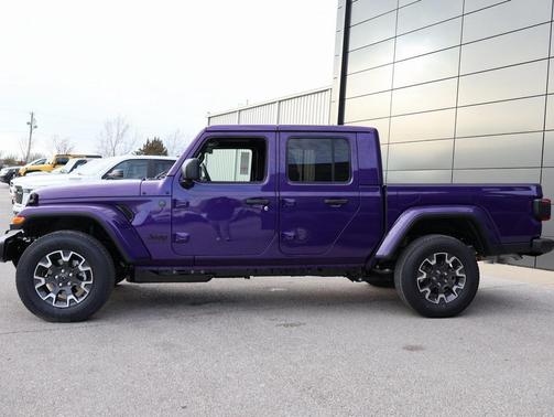 2026 Jeep Gladiator Sahara 4x4