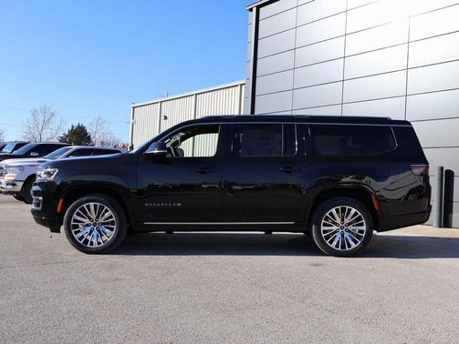 Diamond Black Crystal Pearlcoat 2025 Jeep Wagoneer L Series II Limited 4x4