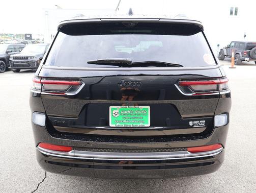 High Gloss Black 2027 Jeep Grand Cherokee L Limited