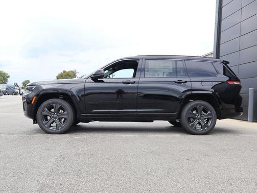 High Gloss Black 2027 Jeep Grand Cherokee L Limited