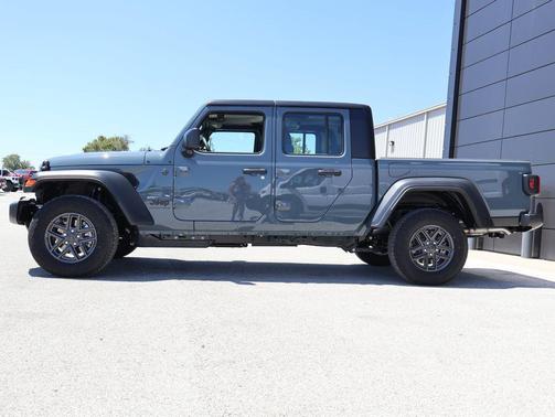 Anvil Clearcoat 2026 Jeep Gladiator Sport