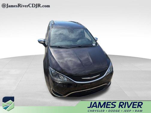 Dark Cordovan Pearlcoat 2017 Chrysler Pacifica Limited