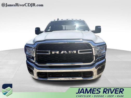 Bright White Clearcoat 2024 RAM 2500 Tradesman Crew Cab 4x4 8' Box