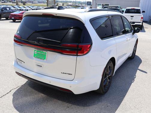 Bright White Clearcoat 2025 Chrysler Pacifica Limited