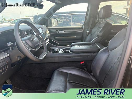 Diamond Black Crystal Pearlcoat 2024 Jeep Wagoneer Series II 4x2