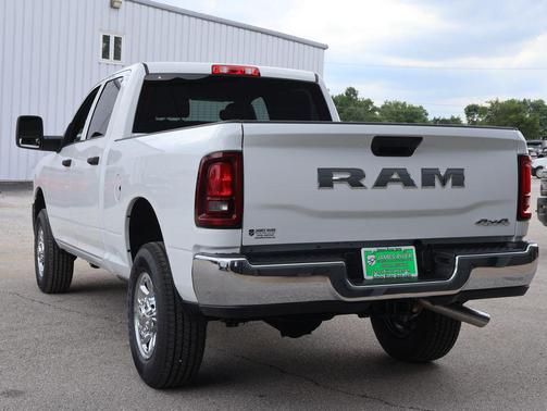 Bright White Clearcoat 2026 RAM 2500 Tradesman Crew Cab 4x4 6'4' Box