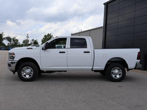 Bright White Clearcoat 2026 RAM 2500 Tradesman Crew Cab 4x4 6'4' Box