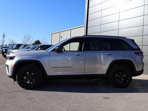 2026 Jeep Grand Cherokee Altitude