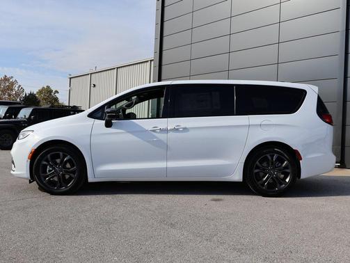 2026 Chrysler Pacifica L