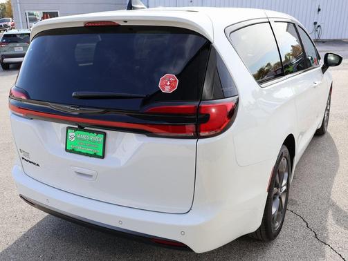 2026 Chrysler Pacifica L