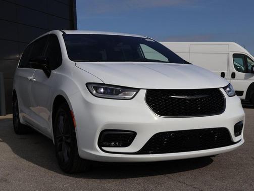 2026 Chrysler Pacifica L