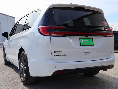 2026 Chrysler Pacifica L