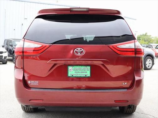 2019 Toyota Sienna LE