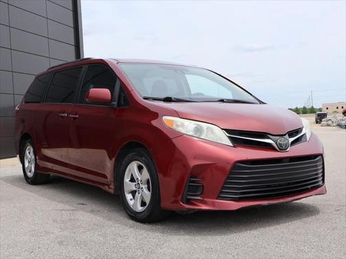 2019 Toyota Sienna LE