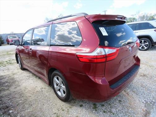 2019 Toyota Sienna LE