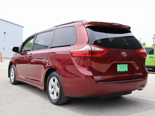 2019 Toyota Sienna LE