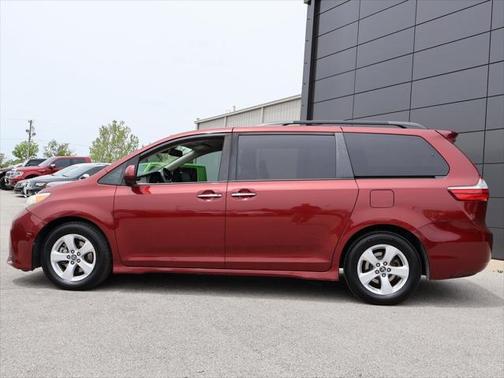 2019 Toyota Sienna LE