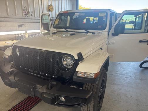 2022 Jeep Gladiator Altitude 4x4