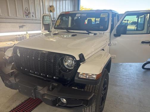 2022 Jeep Gladiator Altitude 4x4