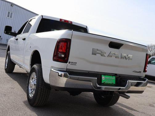 2026 RAM 2500 Tradesman Crew Cab 4x4 6'4' Box