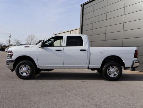 2026 RAM 2500 Tradesman Crew Cab 4x4 6'4' Box