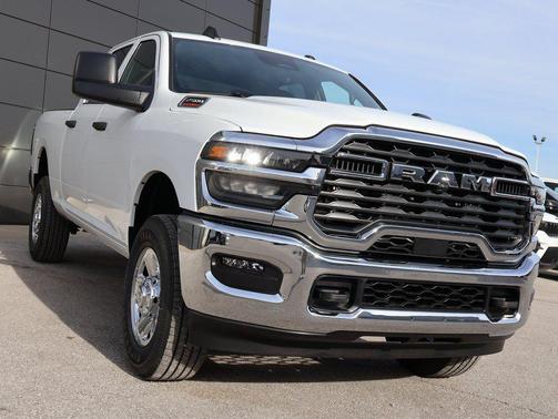 2026 RAM 2500 Tradesman Crew Cab 4x4 6'4' Box
