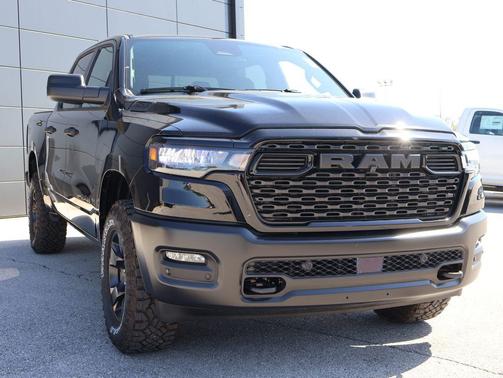 Diamond Black Crystal Pearlcoat 2026 RAM 1500 Warlock Crew Cab 4x4 5'7' Box