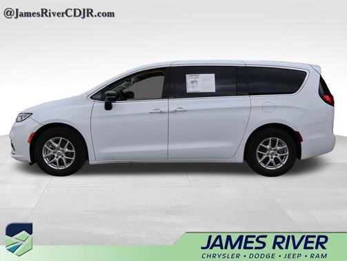 Bright White Clearcoat 2024 Chrysler Pacifica Touring L