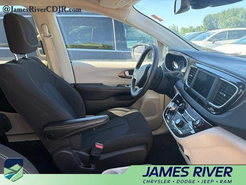 Bright White Clearcoat 2024 Chrysler Pacifica Touring L
