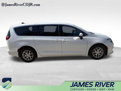 Bright White Clearcoat 2024 Chrysler Pacifica Touring L