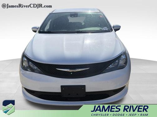 Bright White Clearcoat 2024 Chrysler Pacifica Touring L