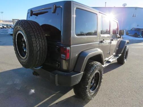 Photo 5 of 39 of 2016 Jeep Wrangler Unlimited Sahara