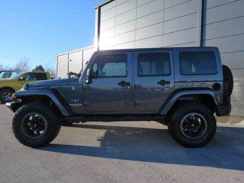 Photo 2 of 39 of 2016 Jeep Wrangler Unlimited Sahara