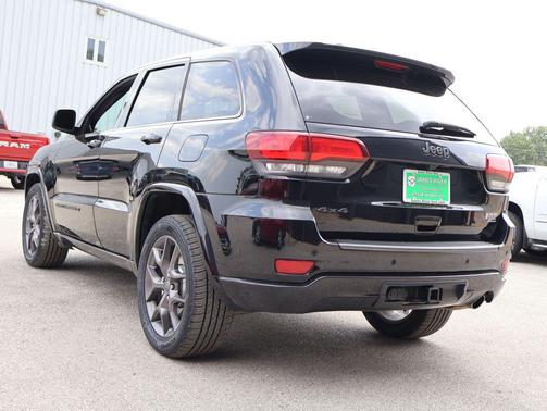 Diamond Black Crystal Pearlcoat 2021 Jeep Grand Cherokee Limited