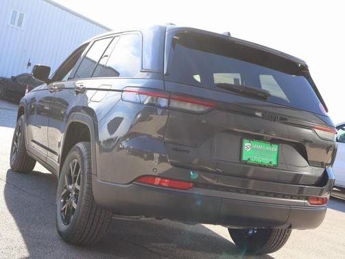 2026 Jeep Grand Cherokee Altitude