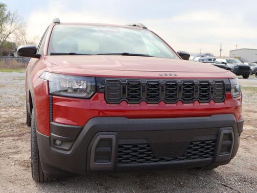 Red Hot Pearlcoat 2026 Jeep Cherokee Laredo 4x4