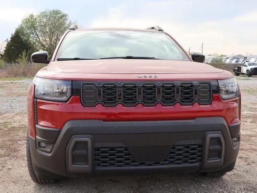 Red Hot Pearlcoat 2026 Jeep Cherokee Laredo 4x4
