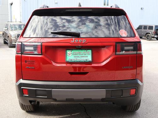 Red Hot Pearlcoat 2026 Jeep Cherokee Laredo 4x4