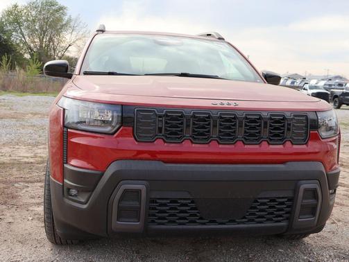 Red Hot Pearlcoat 2026 Jeep Cherokee Laredo 4x4