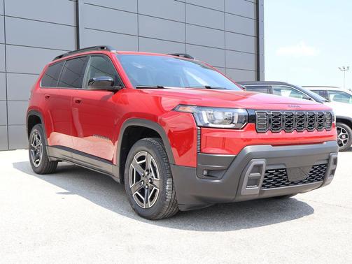 Red Hot Pearlcoat 2026 Jeep Cherokee Laredo 4x4