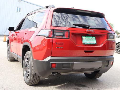 Red Hot Pearlcoat 2026 Jeep Cherokee Laredo 4x4
