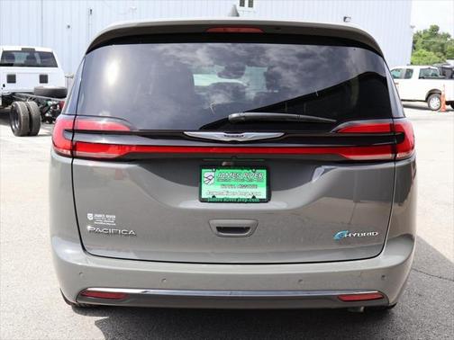 2022 Chrysler Pacifica Hybrid Touring L